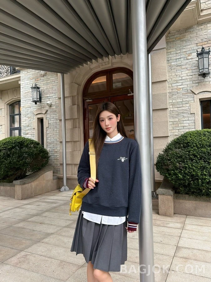 프라다 프라다 로고 스트라이프 맨투맨 상세 이미지