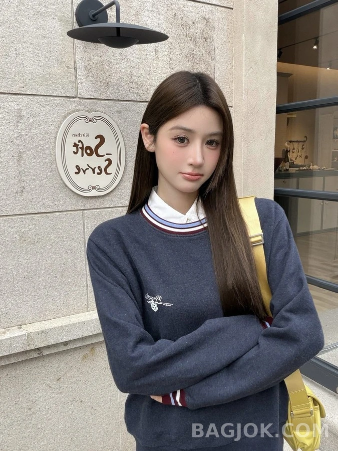 프라다 프라다 로고 스트라이프 맨투맨 상세 이미지