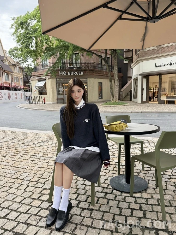 프라다 프라다 로고 스트라이프 맨투맨 상세 이미지