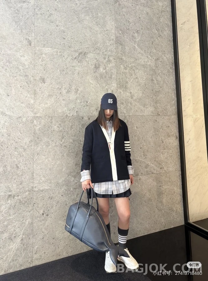 톰브라운 톰브라운 삼선 완장 엠블럼 가디건 상세 이미지