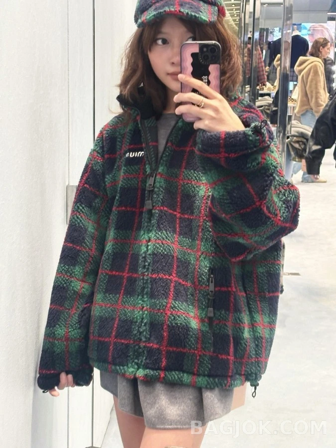 미우미우 미우미우 체크 테디 플리스 자켓 상세 이미지