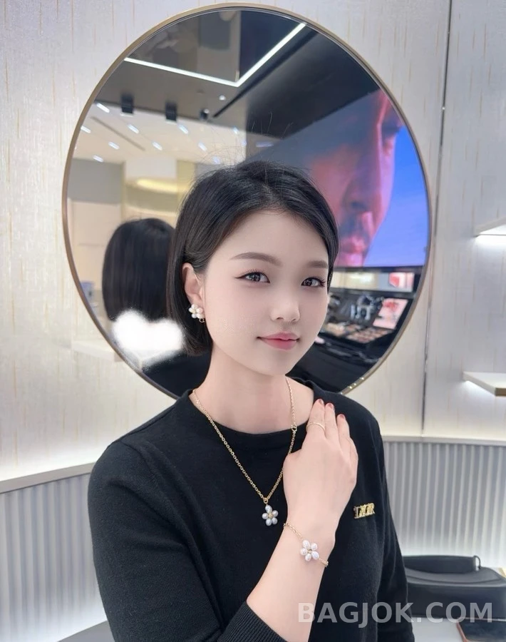 디올 디올 플라워 진주 로고 드롭 귀걸이 상세 이미지