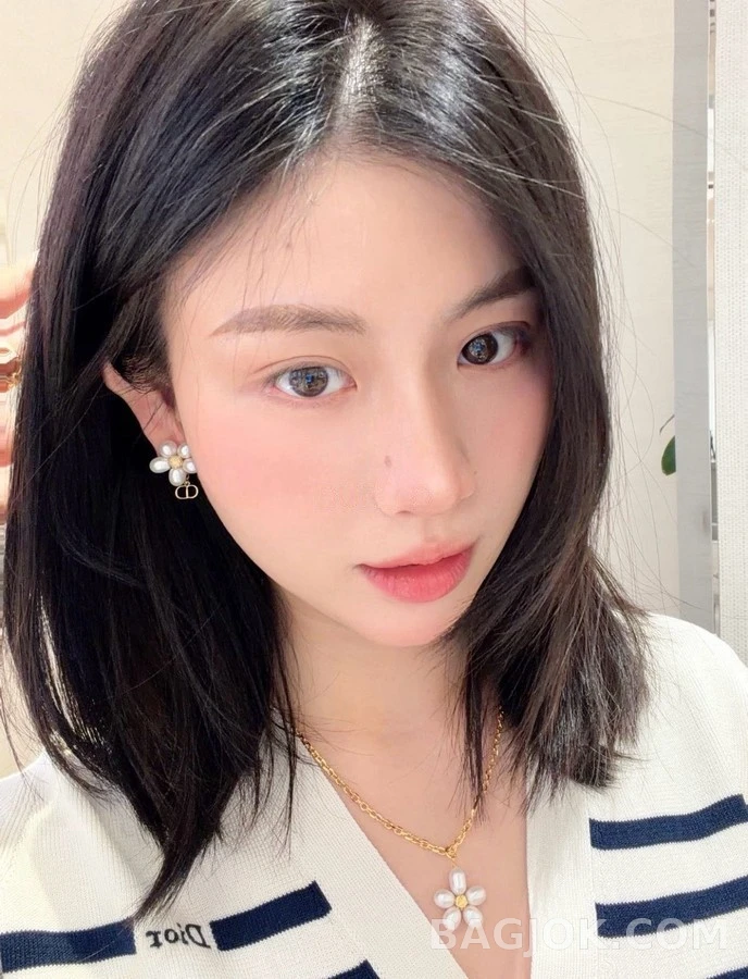 디올 디올 플라워 진주 로고 드롭 귀걸이 상세 이미지