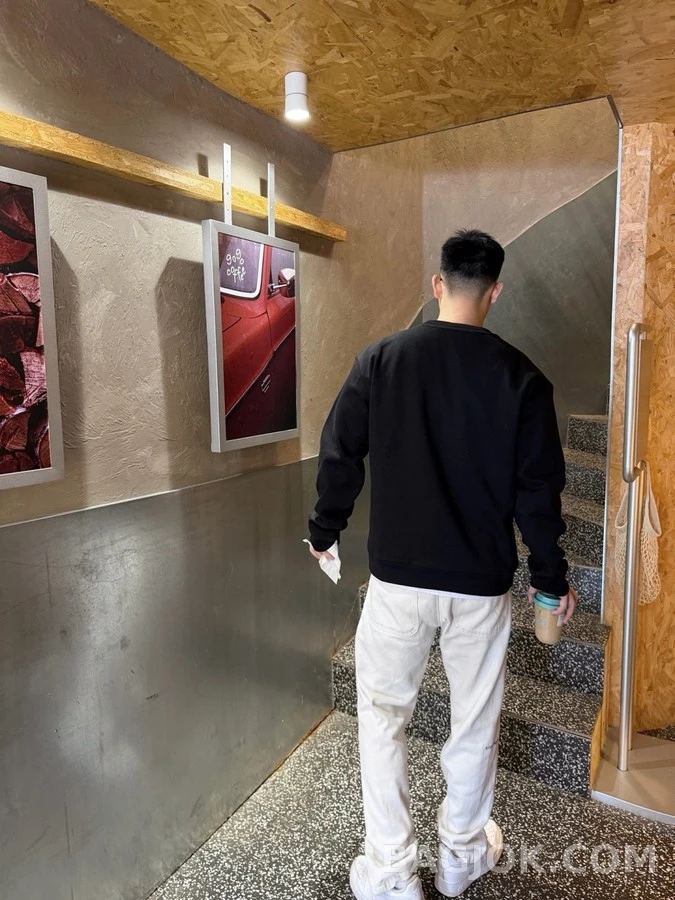 발렌티노 발렌티노 VGOLD 디테일 맨투맨 상세 이미지