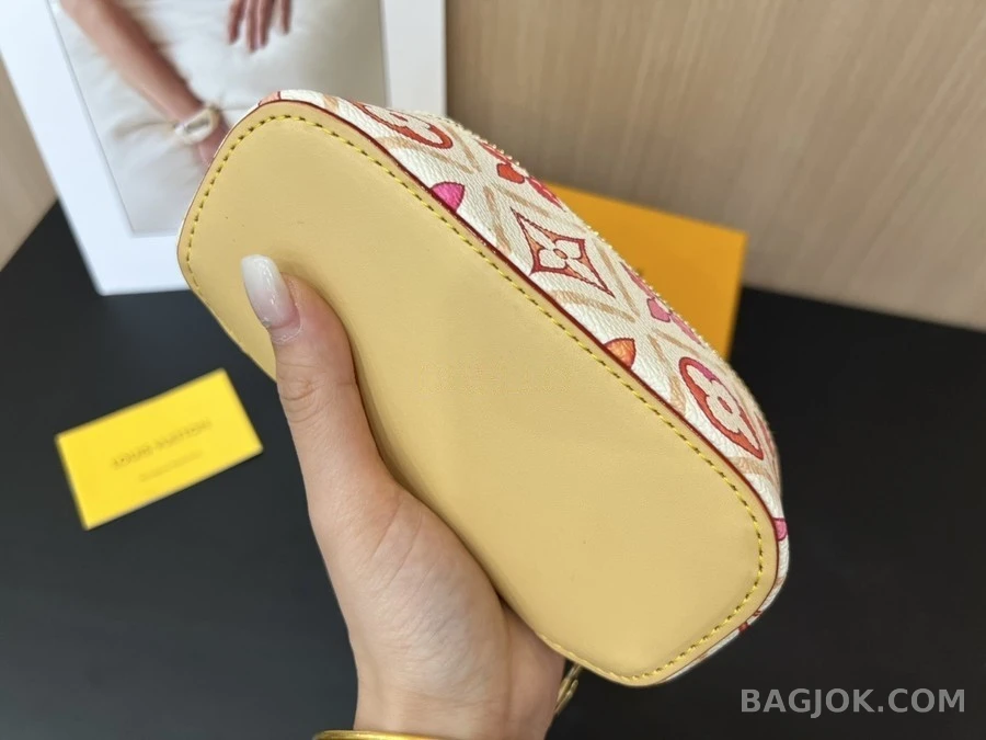 루이비통 루이비통 그라데이션 모노그램 아이웨어 케이스 상세 이미지