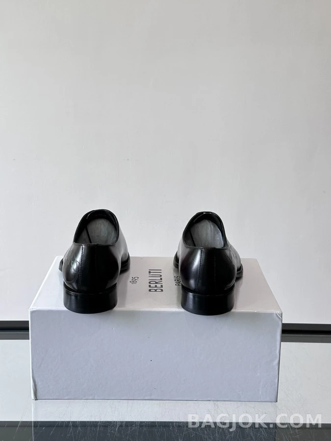 벨루티 벨루티 스크리토 패턴 가죽 더비 슈즈 상세 이미지