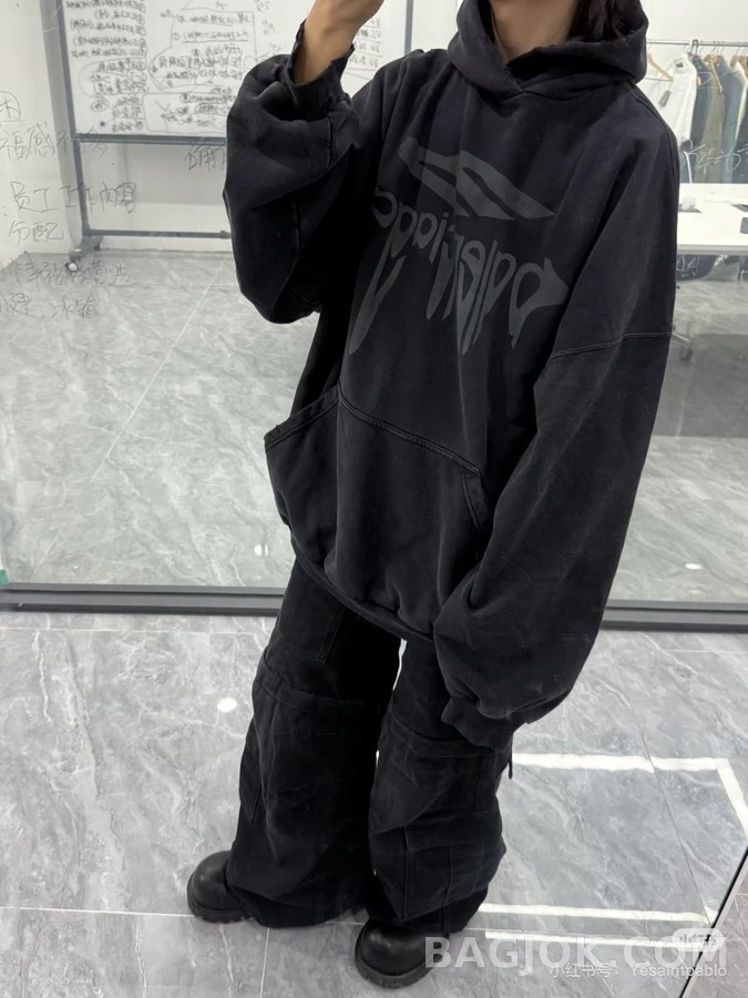 발렌시아가 발렌시아가 액체 멜팅 로고 후드티 상세 이미지