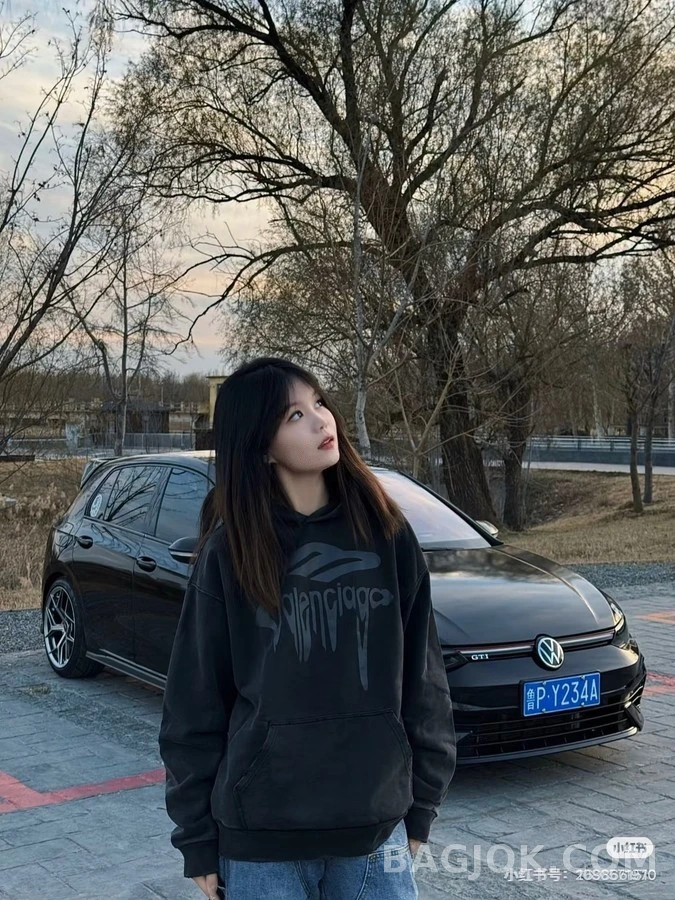 발렌시아가 발렌시아가 액체 멜팅 로고 후드티 상세 이미지