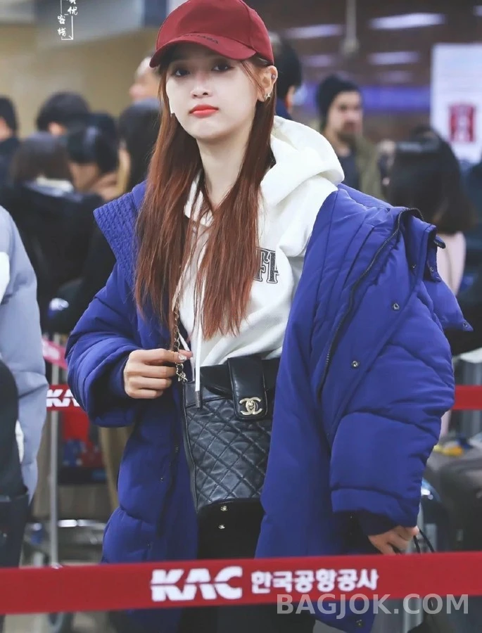 발렌시아가 발렌시아가 언밸런스 패딩 상세 이미지