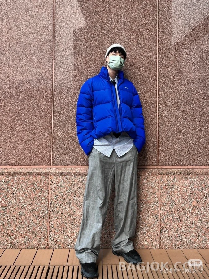 발렌시아가 발렌시아가 언밸런스 패딩 상세 이미지