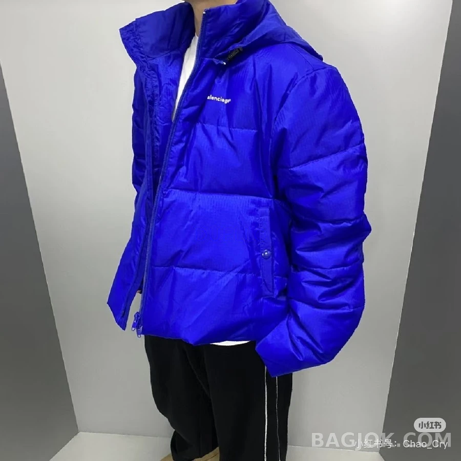 발렌시아가 발렌시아가 언밸런스 패딩 상세 이미지