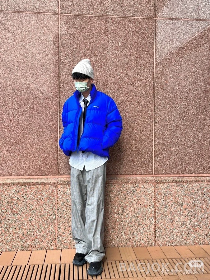 발렌시아가 발렌시아가 언밸런스 패딩 상세 이미지
