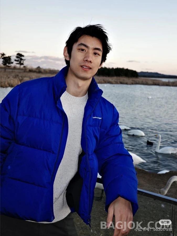 발렌시아가 발렌시아가 언밸런스 패딩 상세 이미지