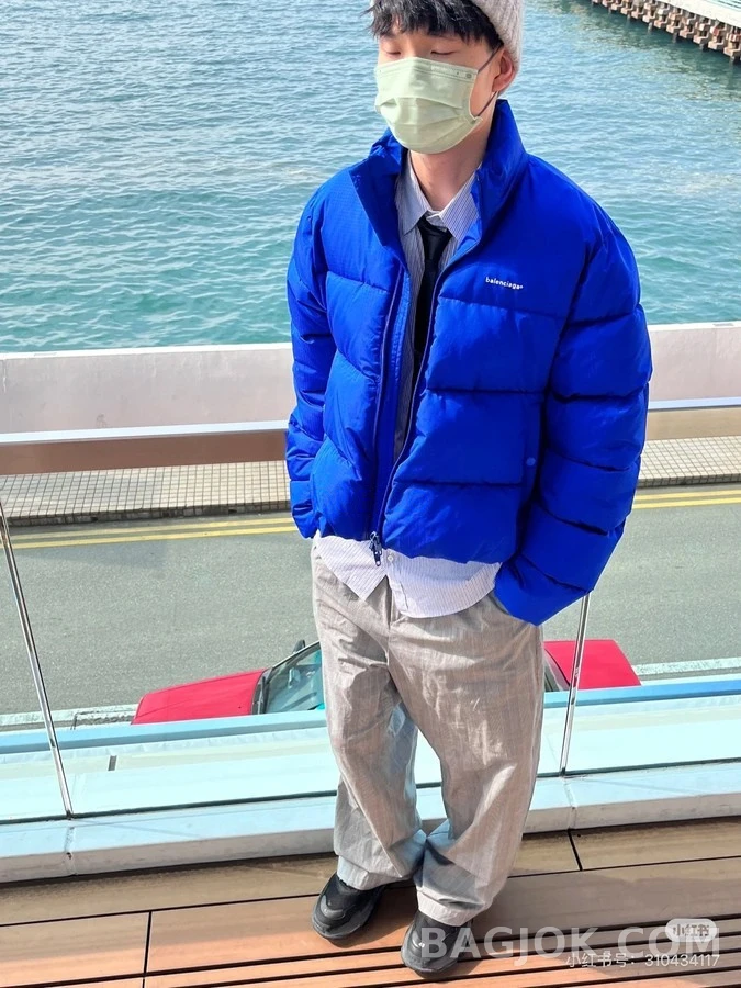 발렌시아가 발렌시아가 언밸런스 패딩 상세 이미지
