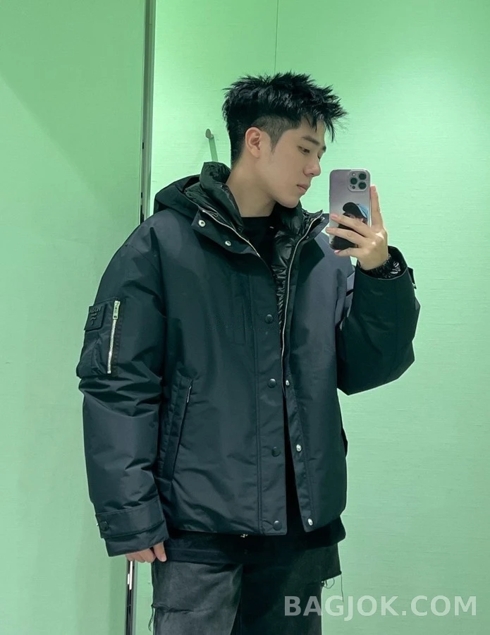프라다 프라다 로고 후드 다운 재킷 상세 이미지