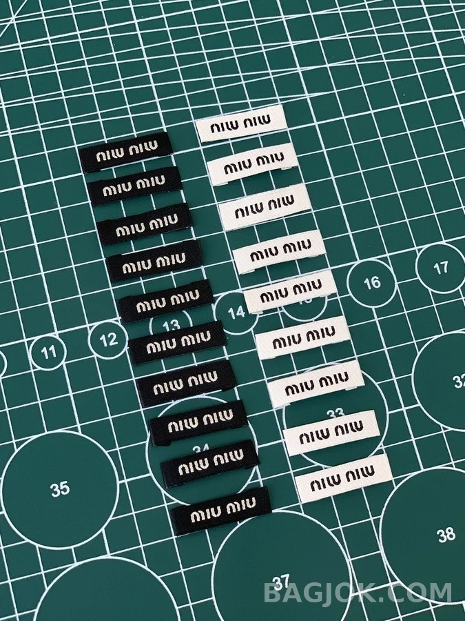 미우미우 미우미우 새틴 로고 스크런치 상세 이미지