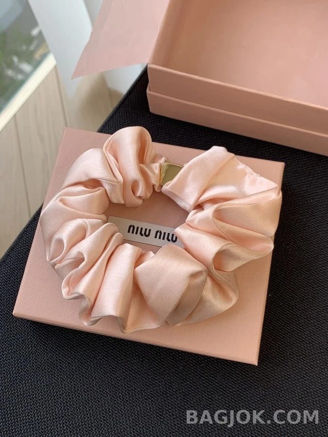 미우미우 미우미우 로고 새틴 발끈 상세 이미지