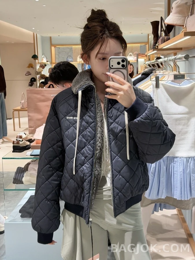 미우미우 미우미우 퀼팅 양털 후드 집업 상세 이미지
