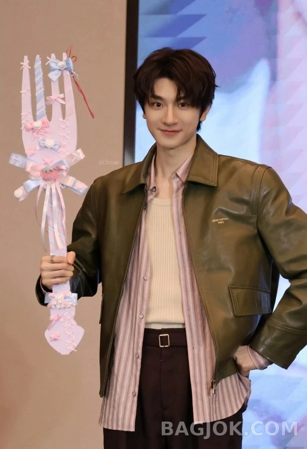 루이비통 루이비통 레더 지퍼 자켓 상세 이미지