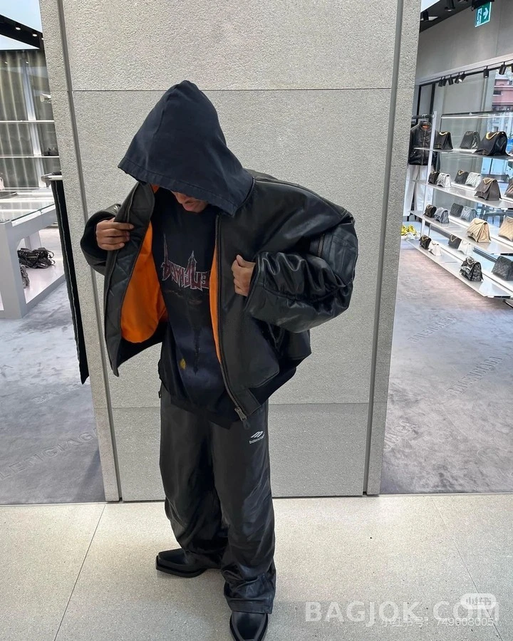 발렌시아가 발렌시아가 후드 레더 봄버 자켓 상세 이미지