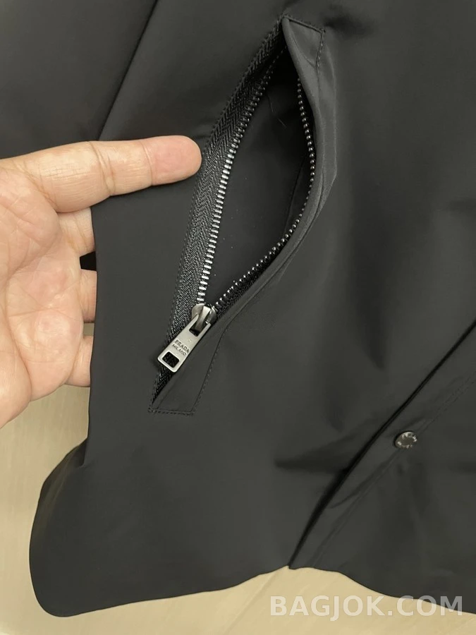 프라다 프라다 경량 패딩 셔츠 상세 이미지