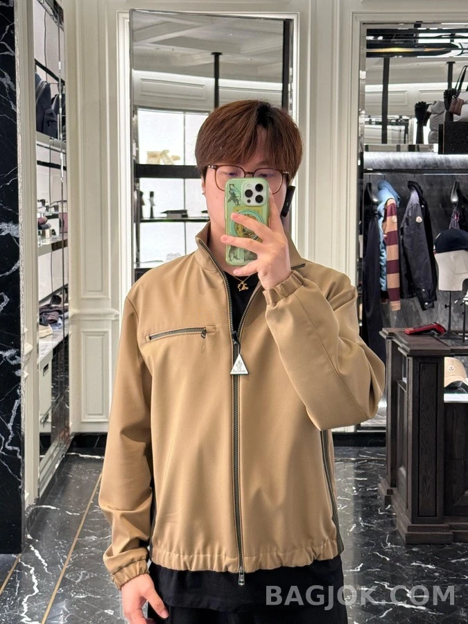 몽클레어 몽클레어 로고 포켓 집업 자켓 상세 이미지