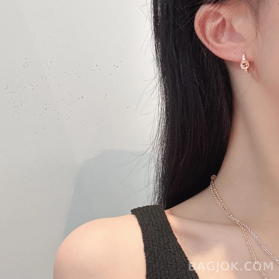 펜디 펜디 로고 큐빅 귀걸이 상세 이미지