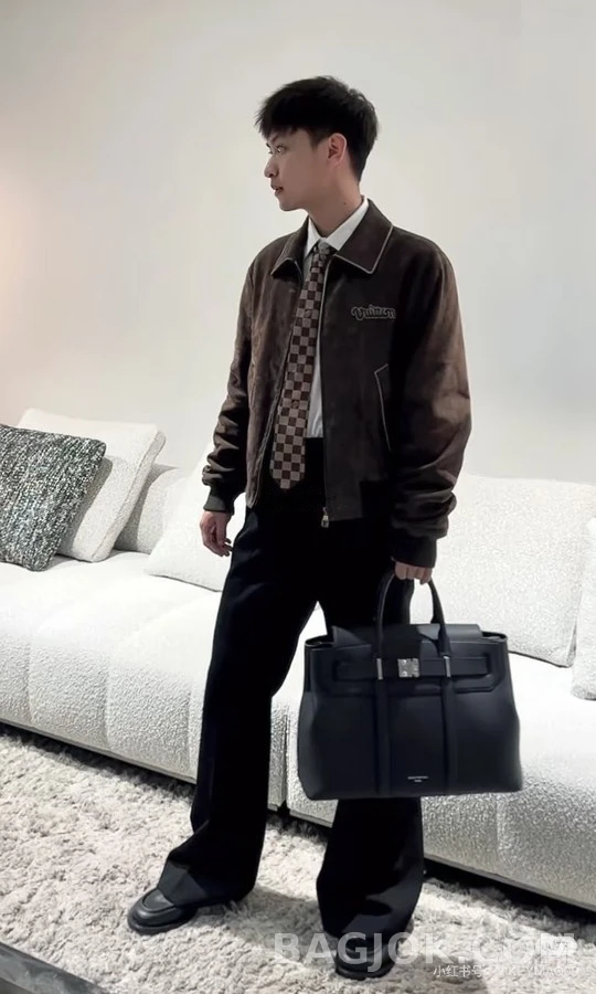 루이비통 루이비통 스웨이드 뷔통 자수 봄버 자켓 상세 이미지