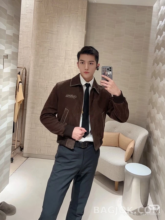 루이비통 루이비통 스웨이드 뷔통 자수 봄버 자켓 상세 이미지