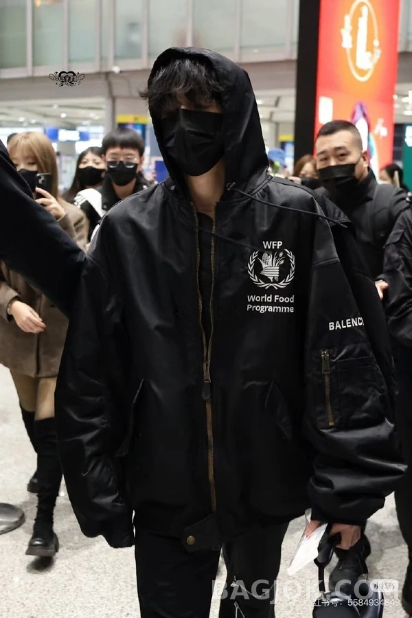 발렌시아가 발렌시아가 WFP 로고 후드 항공 점퍼 상세 이미지