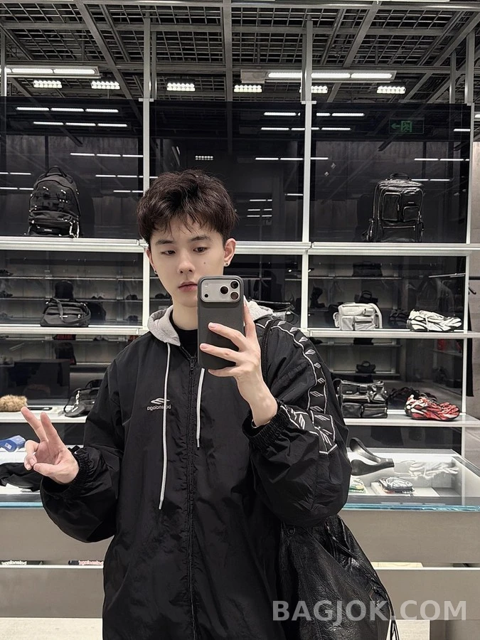 발렌시아가 발렌시아가 워싱 띠 로고 후드 자켓 상세 이미지