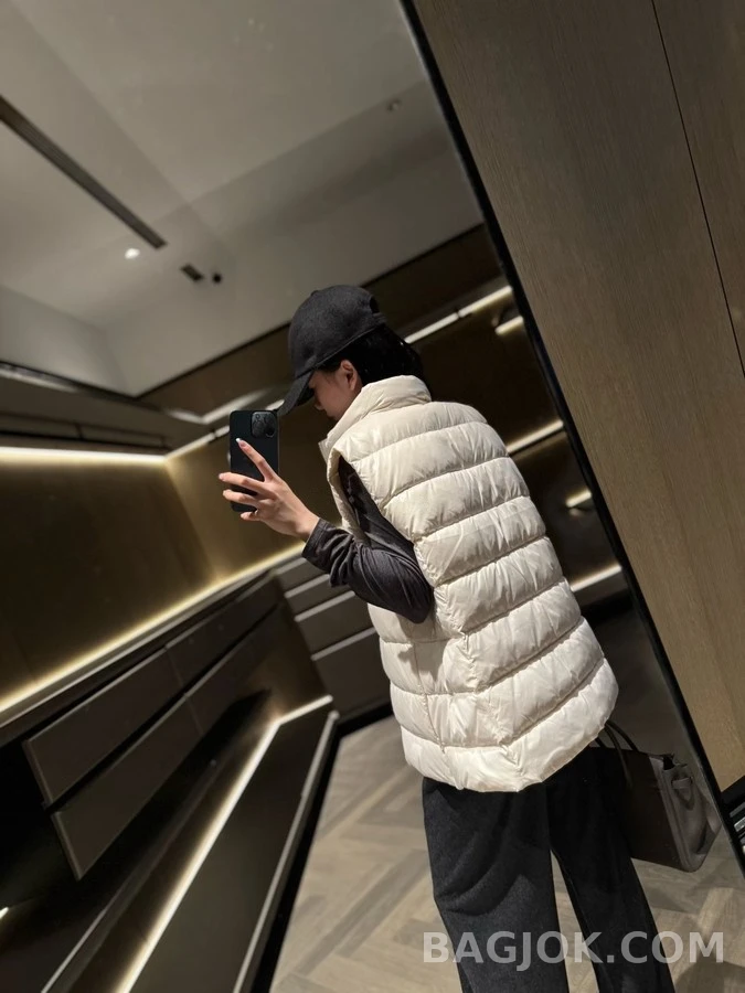 몽클레어 몽클레어 여성 경량 패딩 베스트 상세 이미지