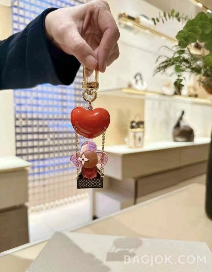 루이비통 루이비통 비비안 하트 스윙 키링 상세 이미지