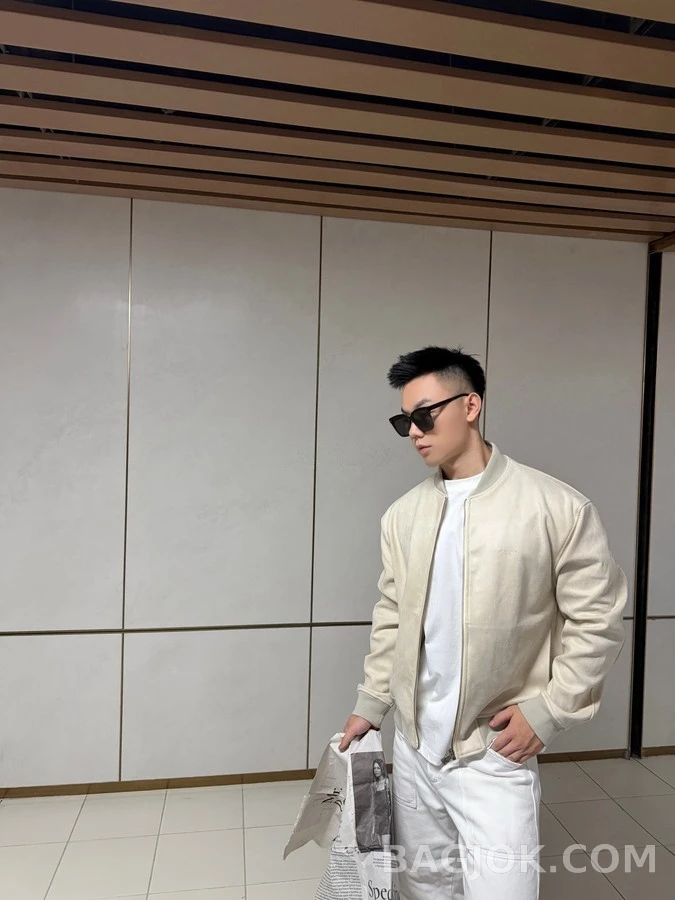 루이비통 루이비통 자수 로고 플라이트 재킷 상세 이미지