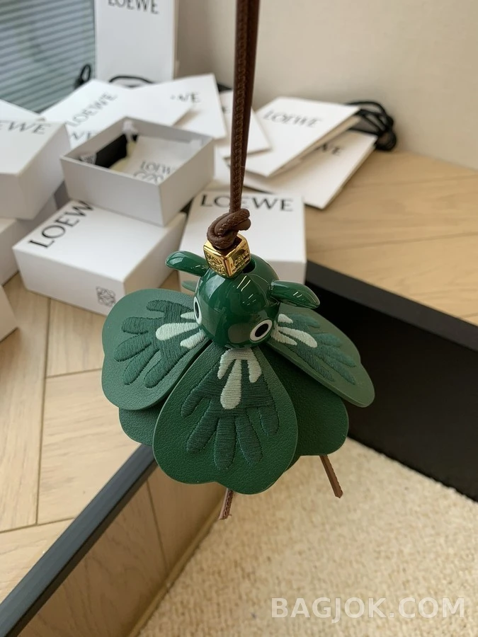 로에베 로에베 플라워 엘프 키링 상세 이미지