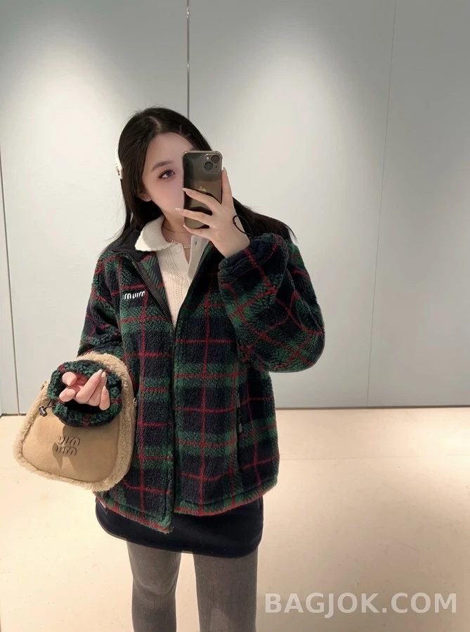 미우미우 미우미우 로고 플래드 플리스 자켓 상세 이미지