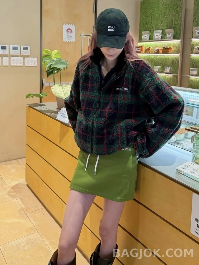 미우미우 미우미우 로고 플래드 플리스 자켓 상세 이미지