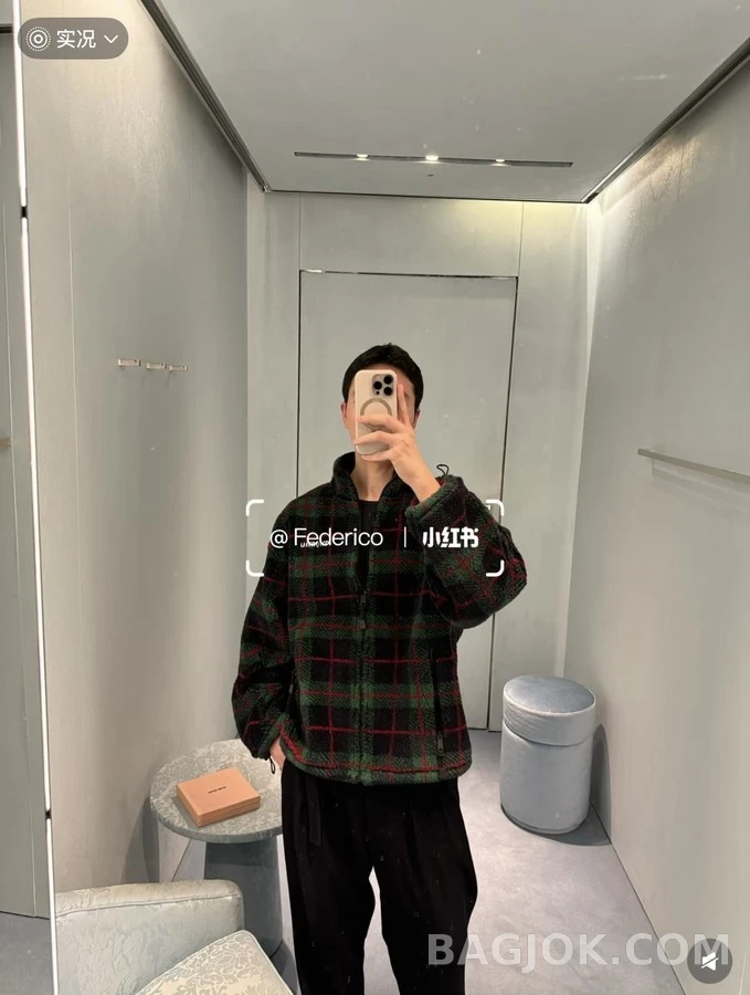 미우미우 미우미우 로고 플래드 플리스 자켓 상세 이미지