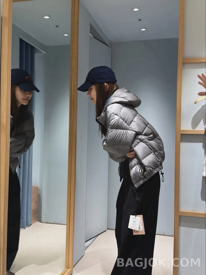 미우미우 미우미우 후드 숏 패딩 상세 이미지