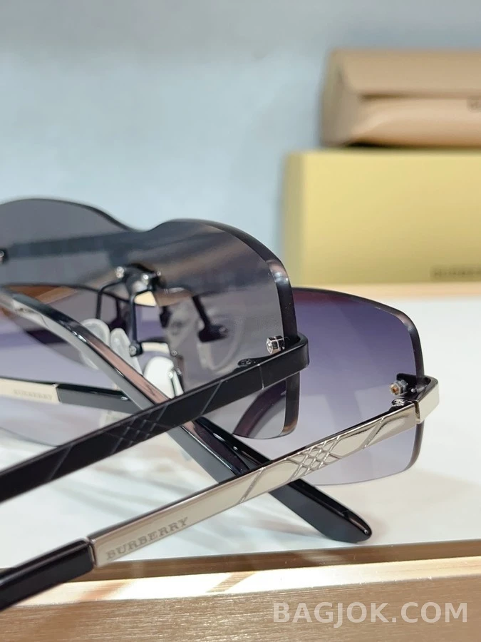 버버리 버버리 로고 프린트 림리스 선글라스 상세 이미지