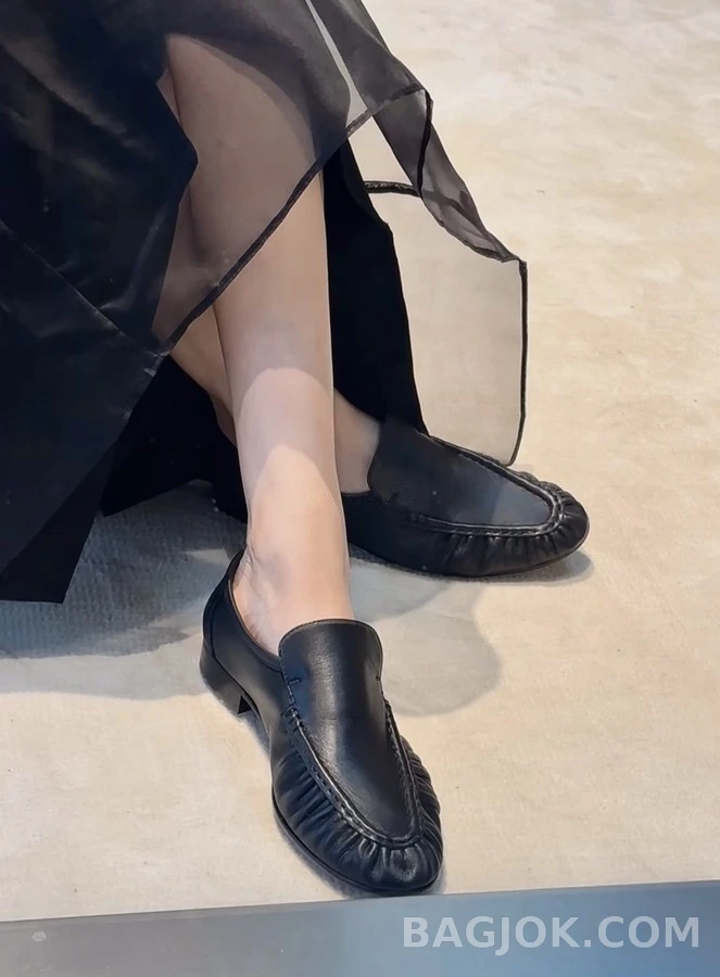 더로우 더로우 주름 가죽 로퍼 상세 이미지