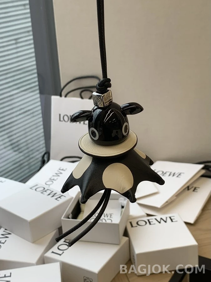 로에베 로에베 카우 키링 상세 이미지