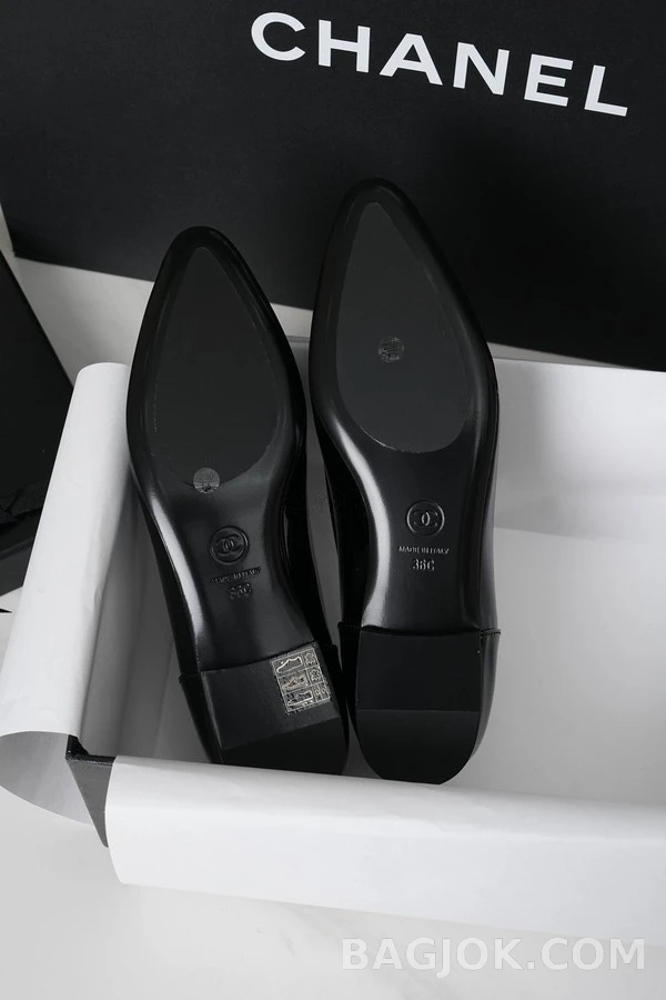샤넬 샤넬 뾰족코 페이턴트 로퍼 상세 이미지
