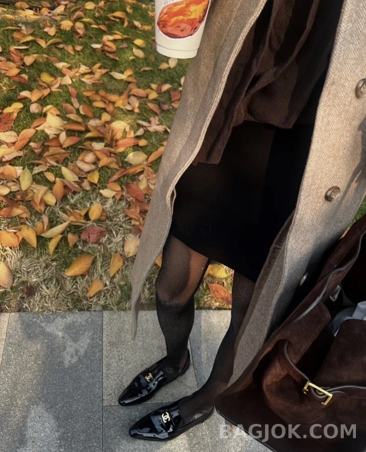 샤넬 샤넬 뾰족코 페이턴트 로퍼 상세 이미지