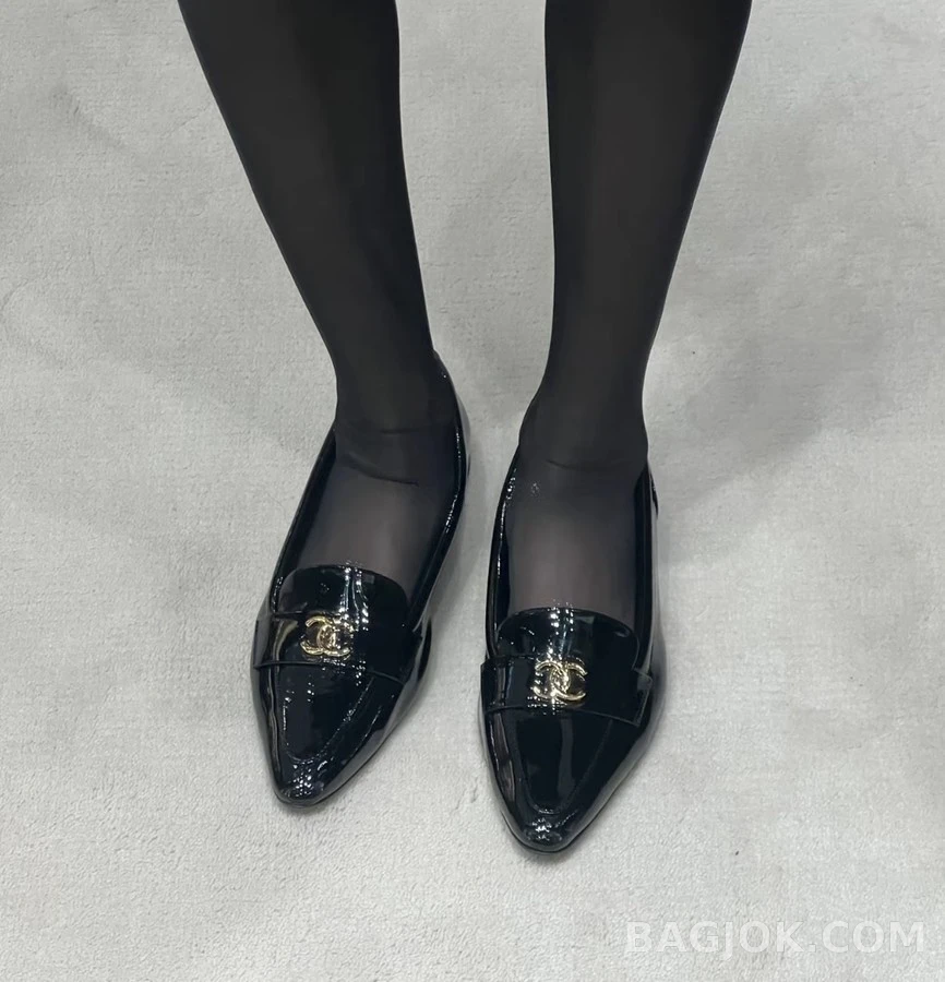 샤넬 샤넬 뾰족코 페이턴트 로퍼 상세 이미지