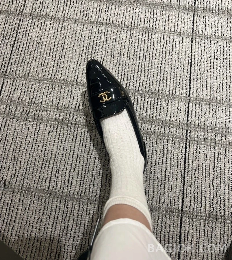 샤넬 샤넬 뾰족코 페이턴트 로퍼 상세 이미지
