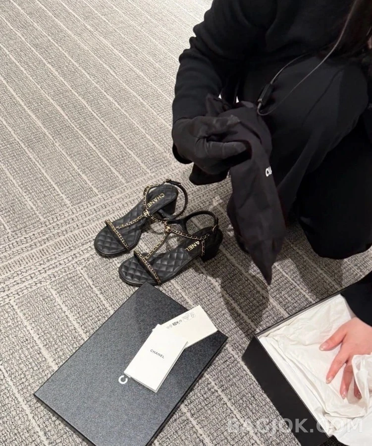 샤넬 샤넬 체인 퀼팅 블록 힐 샌들 상세 이미지