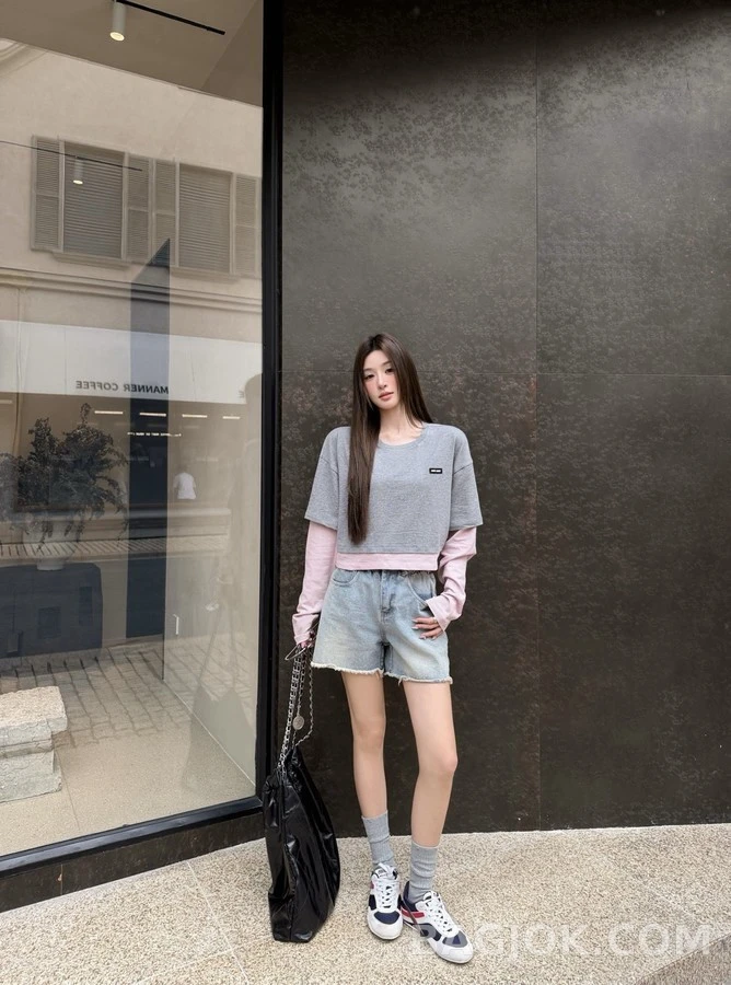 미우미우 미우미우 로고 배색 레이어드 긴팔 티셔츠 상세 이미지