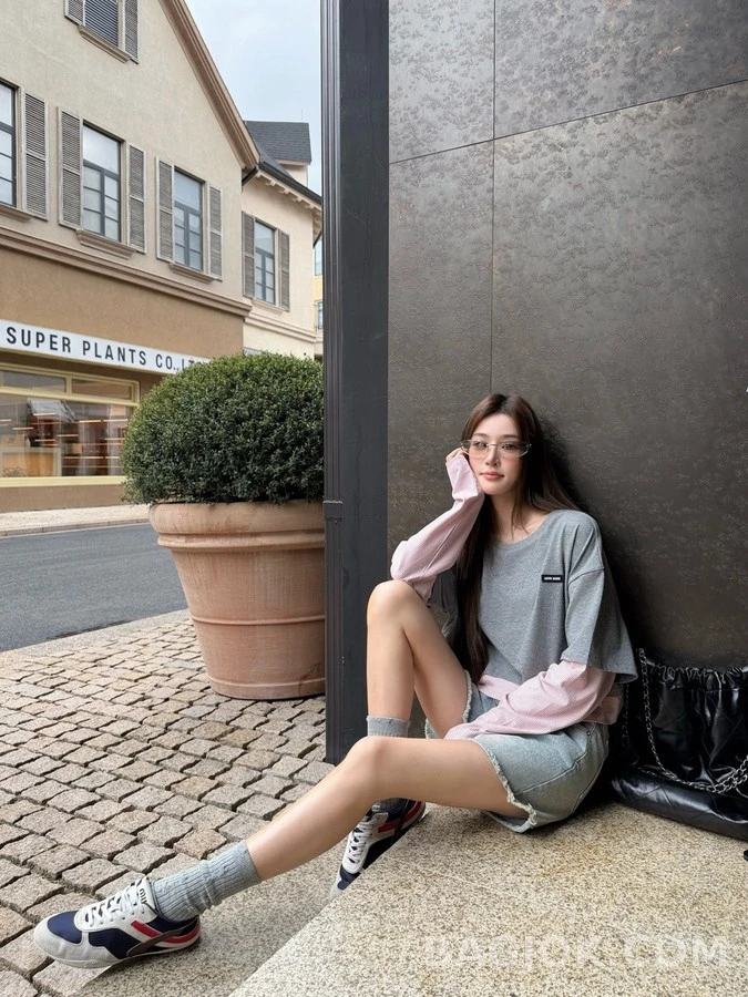 미우미우 미우미우 로고 배색 레이어드 긴팔 티셔츠 상세 이미지