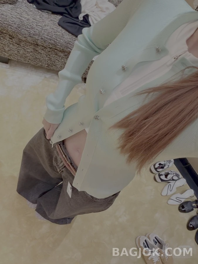 샤넬 샤넬 더블C 메탈 버튼 립 긴팔 티셔츠 상세 이미지